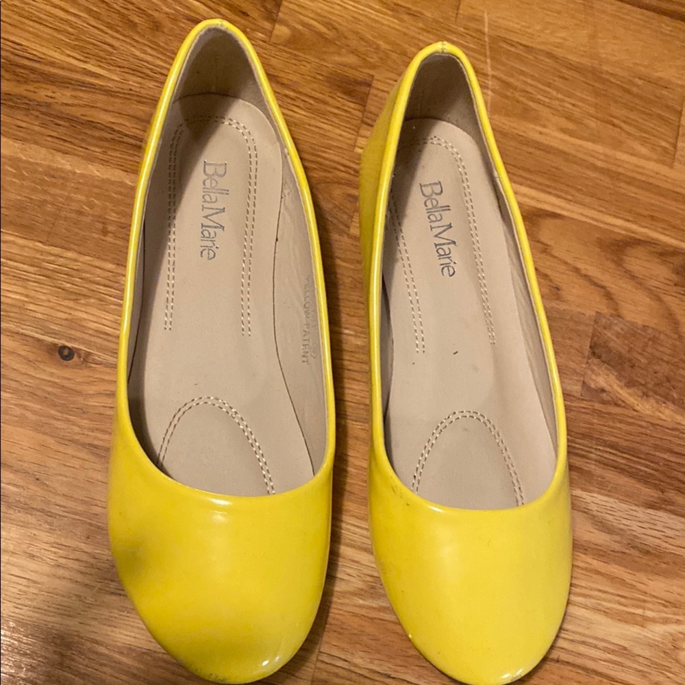 Bella Marie Women's Bright Yellow Loafers